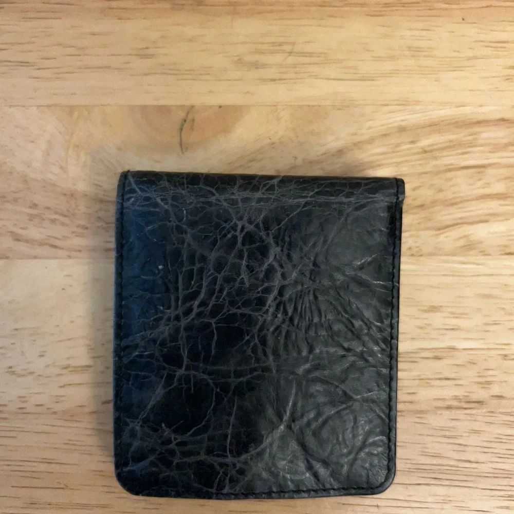 Vintage Rolfs distressed genuine leather bifold wallet